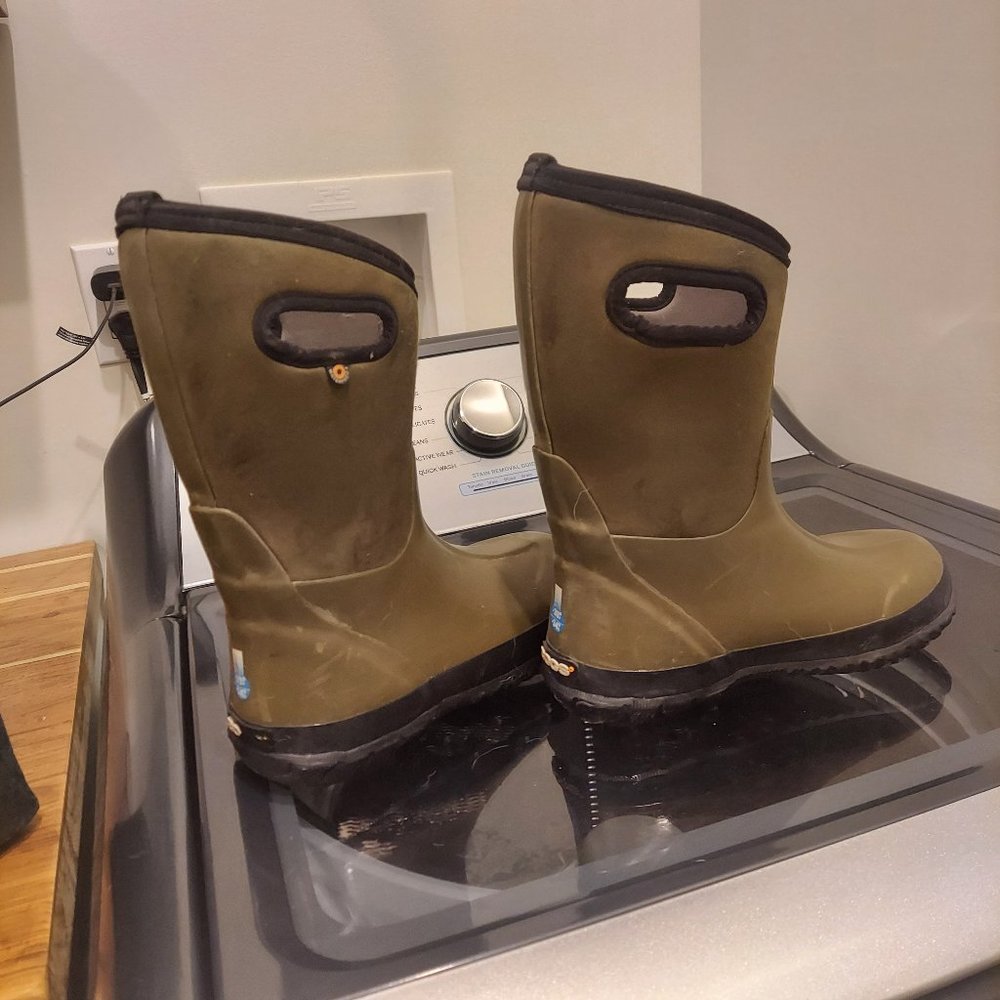 Boys BOG Boots size 3Y